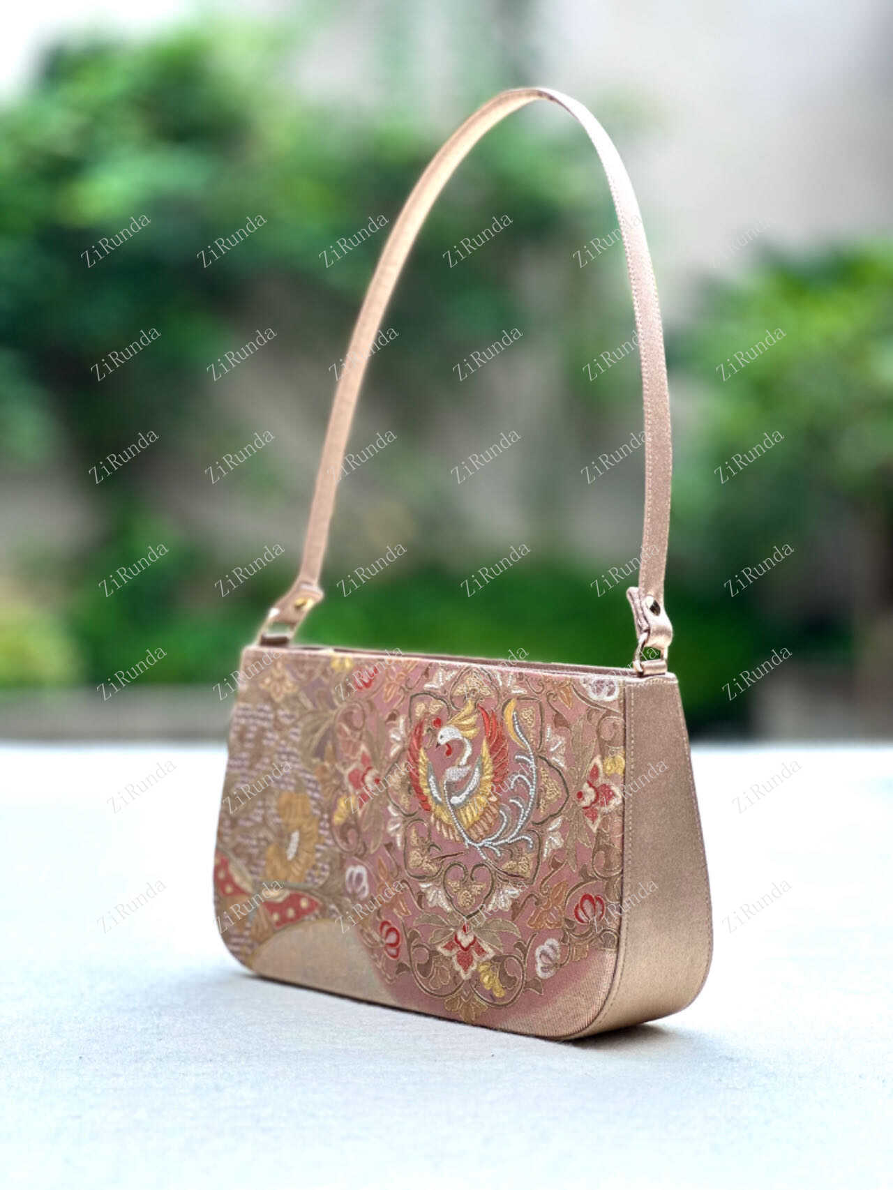 High-end underarm single shoulder women's hand embroidery metal silk embroidery pan gold seed embroidery silk