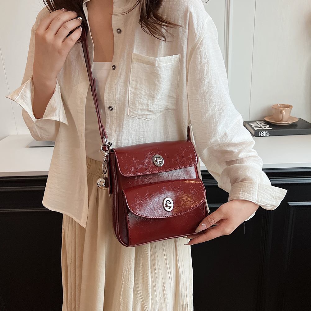 Women Oil Wax Leather Flap Shoulder Bag Double Pocket Crossbody Bag Adjustable Strap Clutch Purse for Work Summer Phone Bag