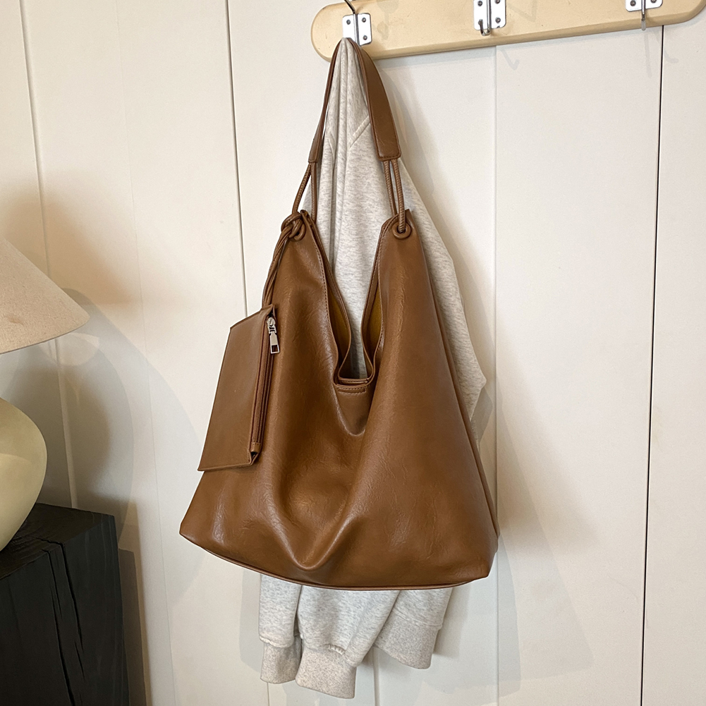 Women Fashion Shoulder Bag PU Leather Chic Tote Handbag Large Capacity Casual Shoulder Handbag Leisure Bag with Matching Clutch