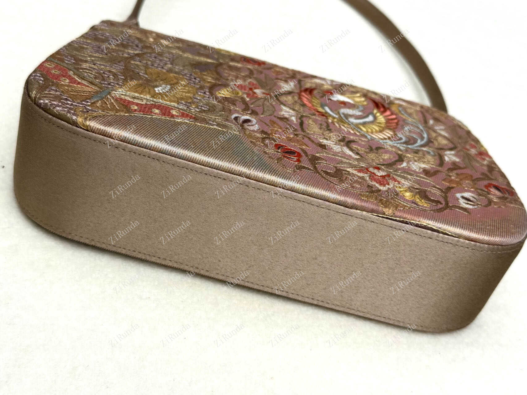 High-end underarm single shoulder women's hand embroidery metal silk embroidery pan gold seed embroidery silk