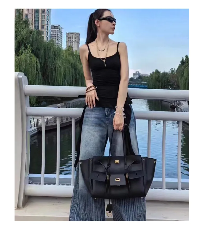 Woman bag tote bag Large Capacity Travel Lage Black Bag High Quality Square Buckle Design Shoulder Handbag Shopper