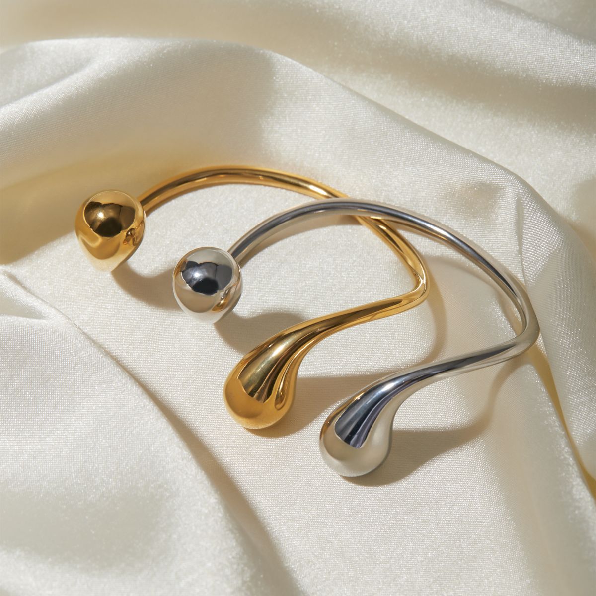 18k Gold-plated Stainless Steel Asymmetrical Opening Bracelet for Women Trendy and Versatile Jewelry Factory Wholesale