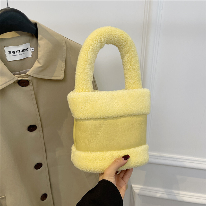 Hairy for women 2024 new autumn and winter plush water bucket niche design fashionable handheld cute handbag