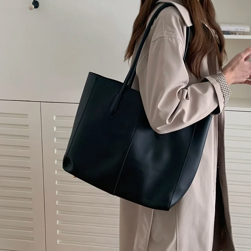 Retro Tote for Women 2024 New Commuter Fashionable and Versatile Capacity Single Shoulder Large Bag Trendy designer bag