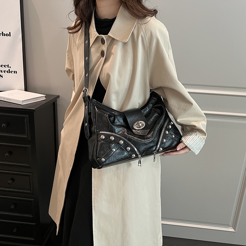 Elegant Y2K Shoulder Bag with Zipper Closure Black Trendy Purse for Women Aesthetic Crossbody Messenger Bags 2024 Chic Handbag