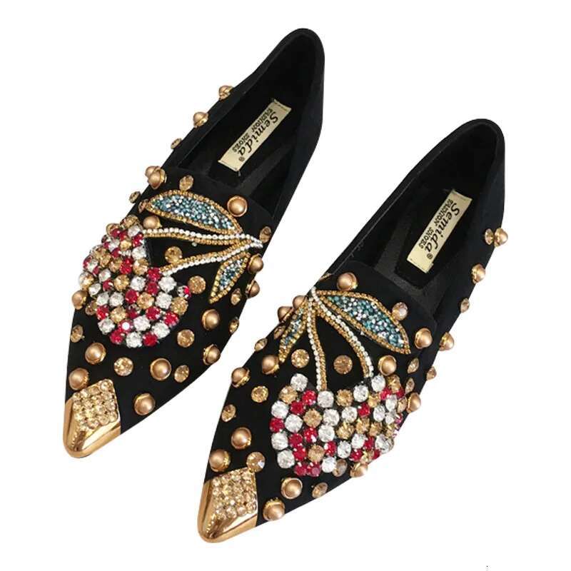 New 2025 Pointed Toe Women Flat Rhinestones Loafers Autumn Rivets Classic Ladie Flats Shoes Women's Ballet Flats Soft Boat Shoes