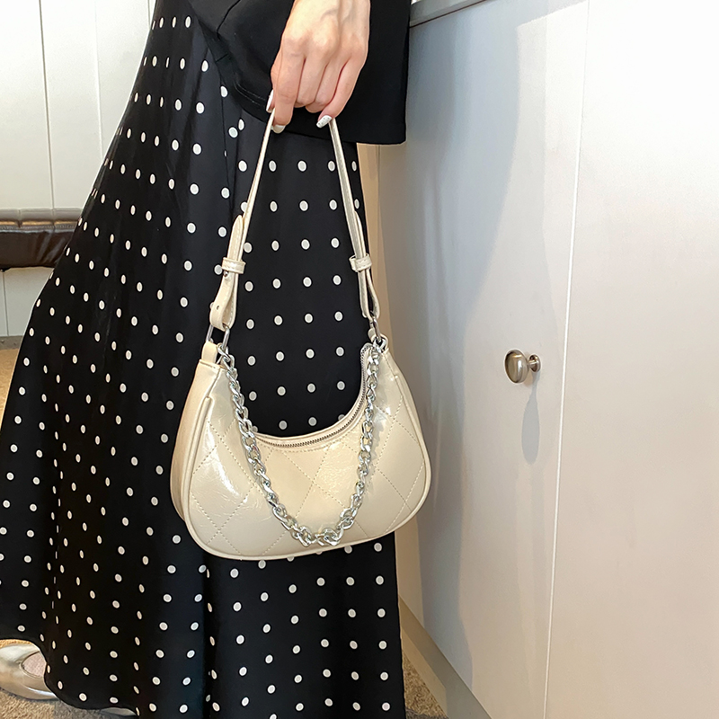 Luxury Designer Shoulder Bag PU Leather Fashion Handbag with Chain Everyday Purse for Women and Girls