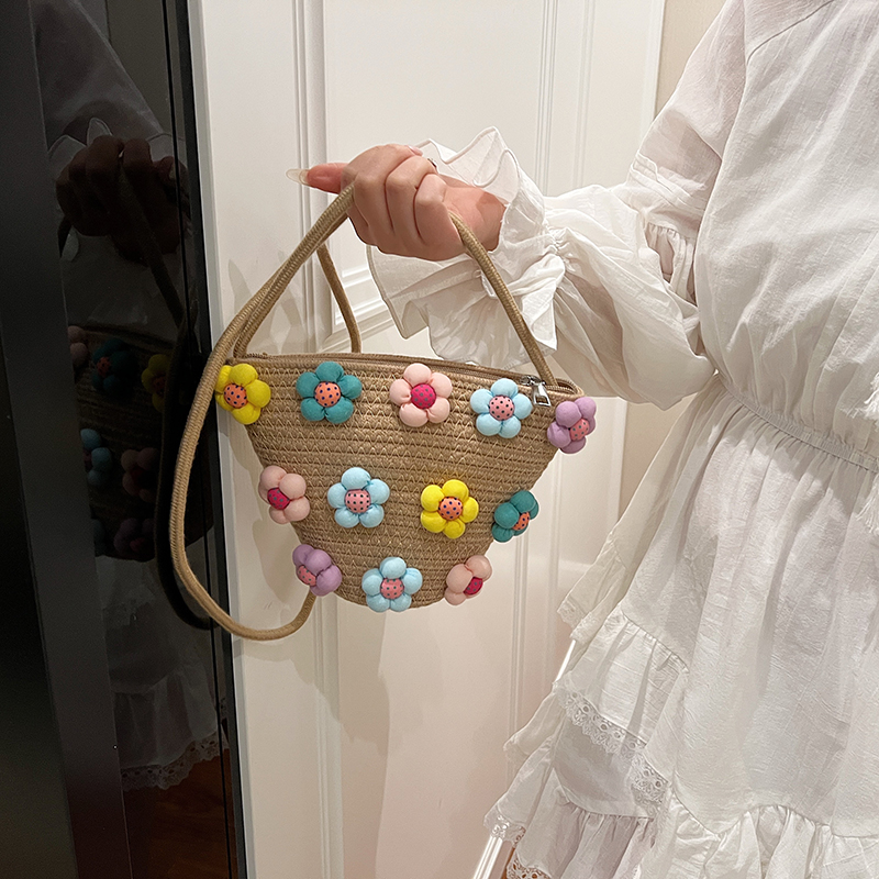 Sweet Flower Woven Bucket Bag Fashion Beach Bag Summer Shoulder Bag with Zipper for Women and Girls