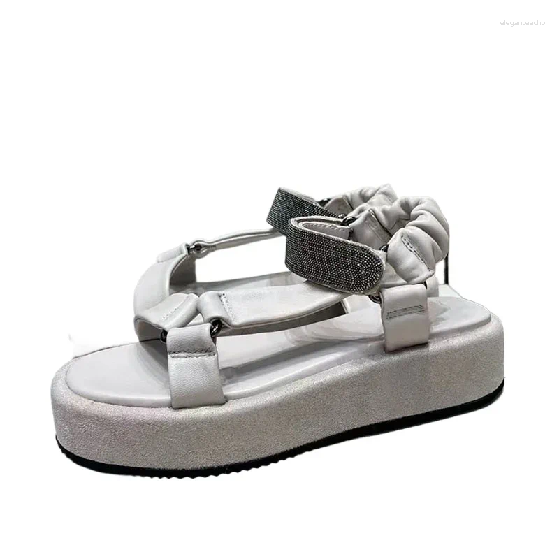 2025 S Fashion Designer Sandals String Bead Platform Woman Sandal Open Toe Flat Thick Sole Beach Holiday Shoe Runway Leisure Samdals Summer