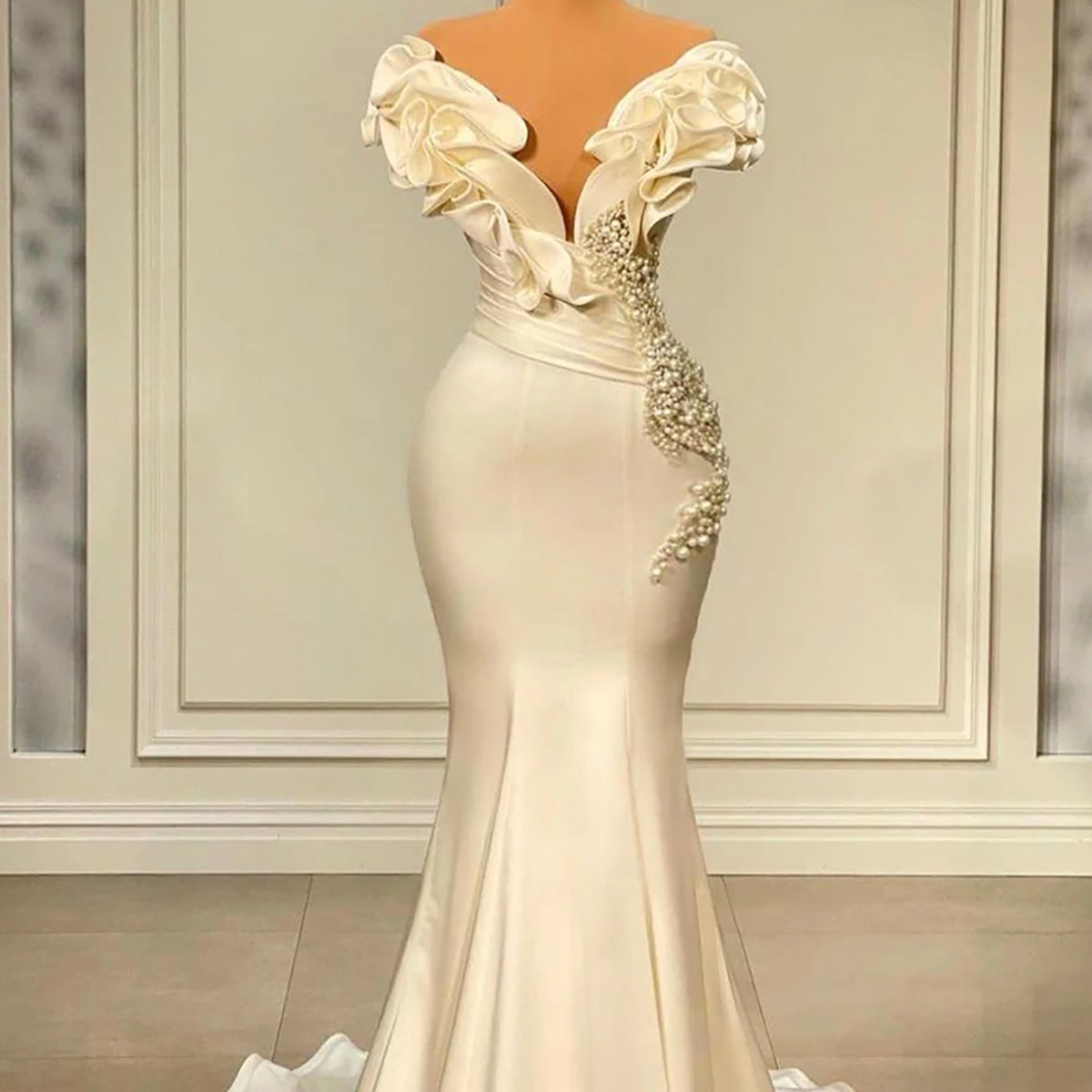 Fashion Mermaid Wedding Dresses For Women Strapless Sleeveless Bridal Gown Pearls Ruffles Sweep Train Dress Custom Made vestidos de novia
