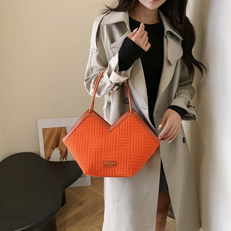 Women Heart Shape Shoulder Bag Large Capacity Love Heart Tote Bag Solid Color Casual Top Handle Bag Daily Bag for Female