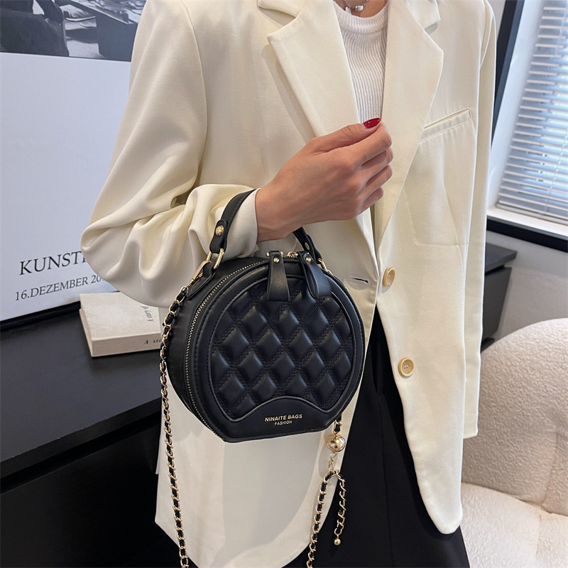 2024 popular new versatile crossbody bag with diamond grid chain, fashionable handheld small round bag