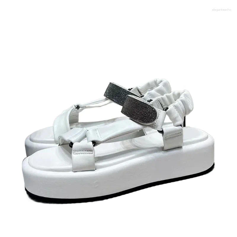 2025 S Fashion Designer Sandals String Bead Platform Woman Sandal Open Toe Flat Thick Sole Beach Holiday Shoe Runway Leisure Samdals Summer
