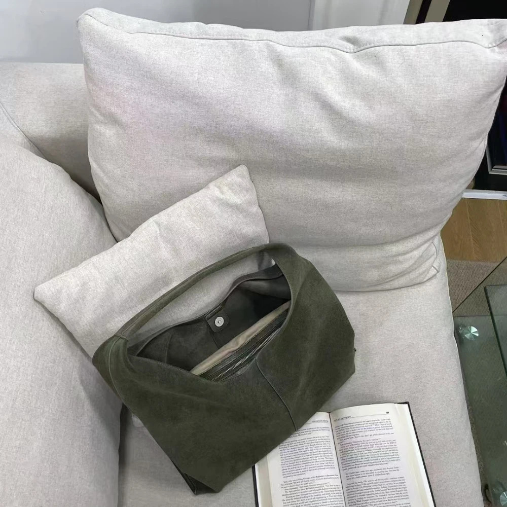 Classic Large Capacity Winter Nubuck Travel Armpit Tote Grey Suede Cow Leather Women Handbag Big Designer Bag Zipper Style BagVoyage
