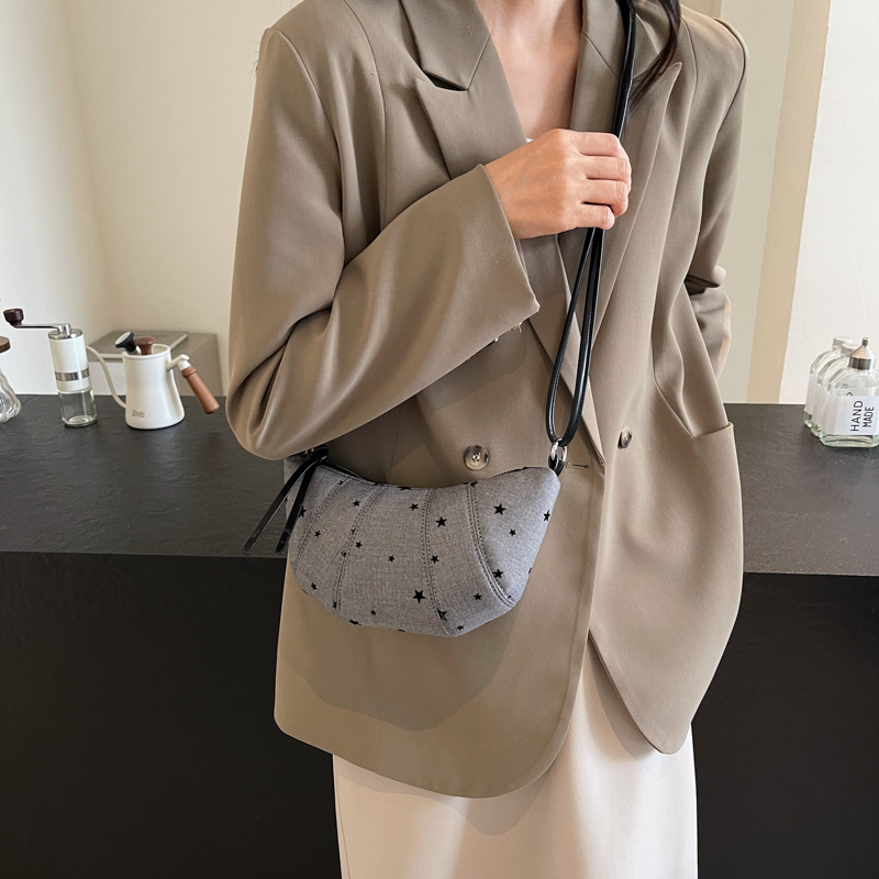 Women Crossbody Bag Adjustable Strap Nylon Shoulder Bag with Zipper Half Moon Dumpling Bag Travel Sling Bag