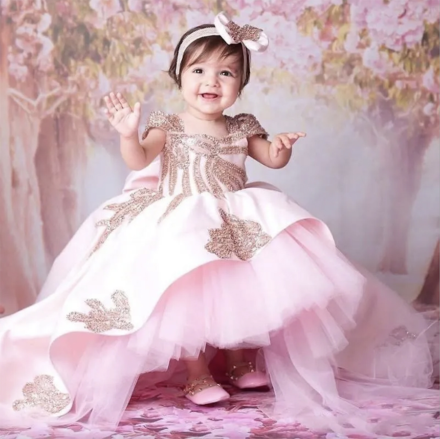 Puffy 2024 Lovely Pink Flower Girls Dresses for Weddings Square Neck Short Sleeves Rose Gold Sequins Ball Gown Open Back Girl Pageant Gowns S s