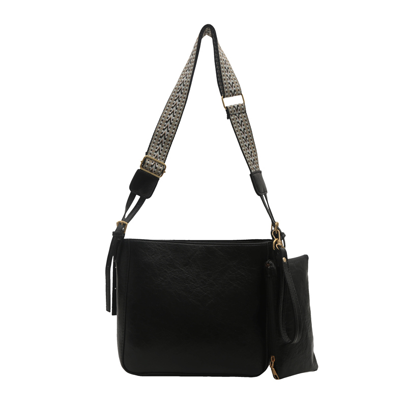 Stylish Adjustable Strap Crossbody Bag for Women in Vegan Leather Ideal for Work Shopping and Everyday Use