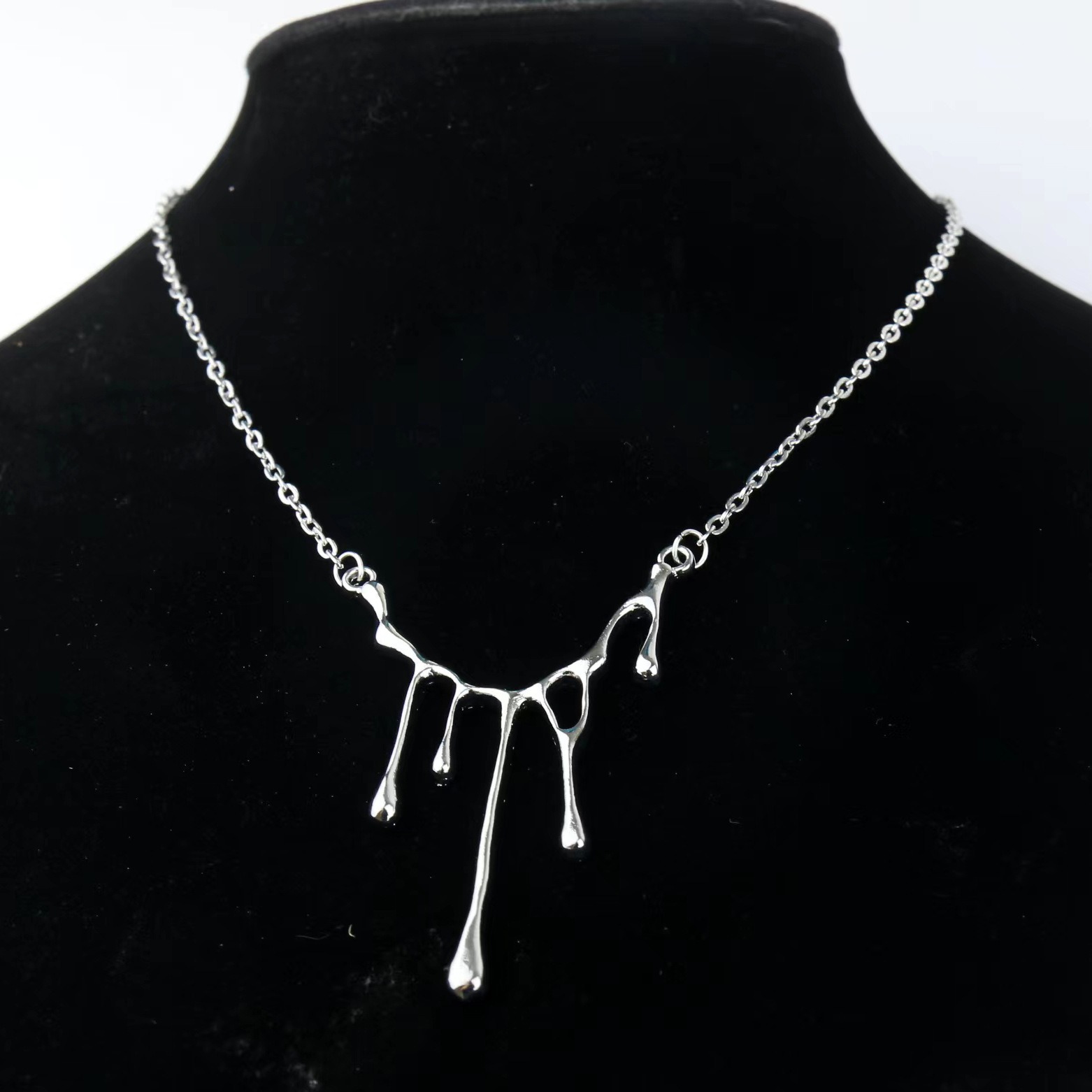 European and American Trendy Water Droplet Lava Alloy Necklace Light Luxury Niche Minimalist Metallic Texture Hip-hop Multi-color Accessories