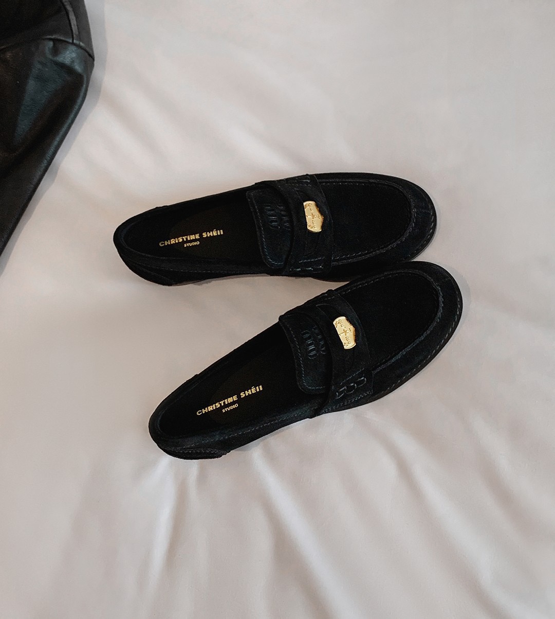 Black Womens Shoes Derby Flats British Style Casual Female Sneakers Ladies' Footwear Shallow Mouth Loafers With Fur Soft