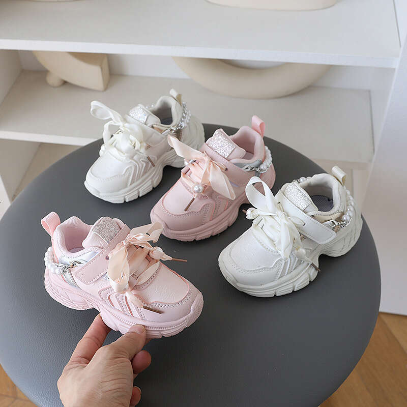 Girls' sports shoes 2024 Spring and Autumn new soft soled children's casual fashionable, breathable, dad shoes, anti slip .