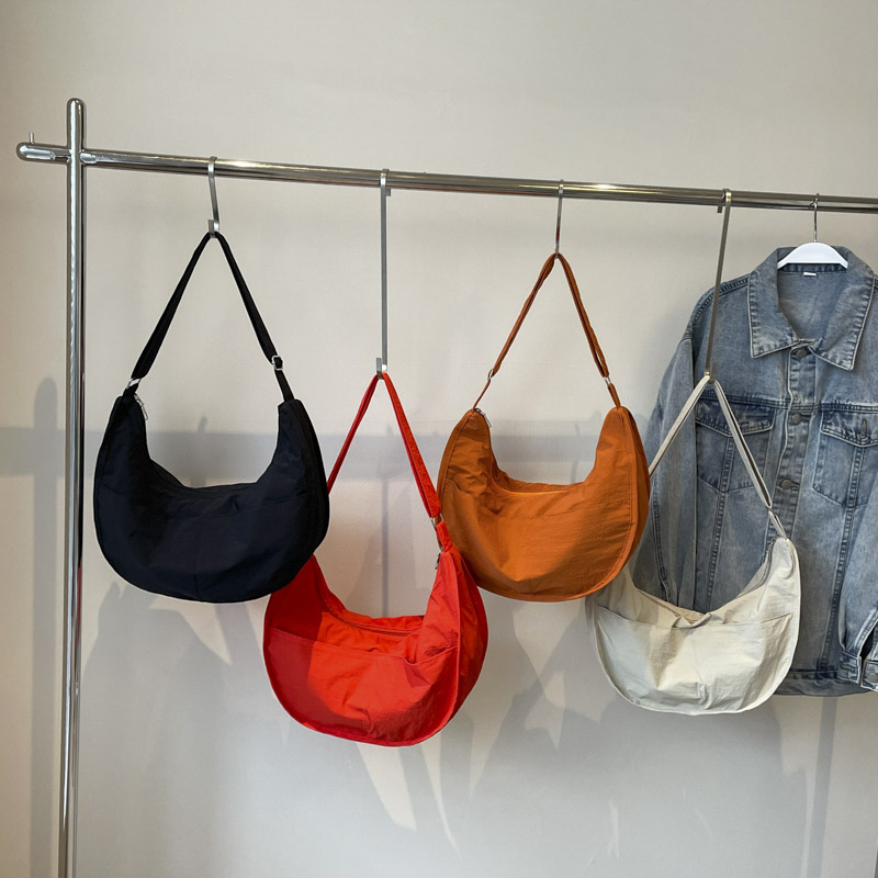 Crossbody Bag for Women Adjustable Strap Crescent Bag Nylon Zipper Closure Dumpling Bag Hobo Bag for Work Travel