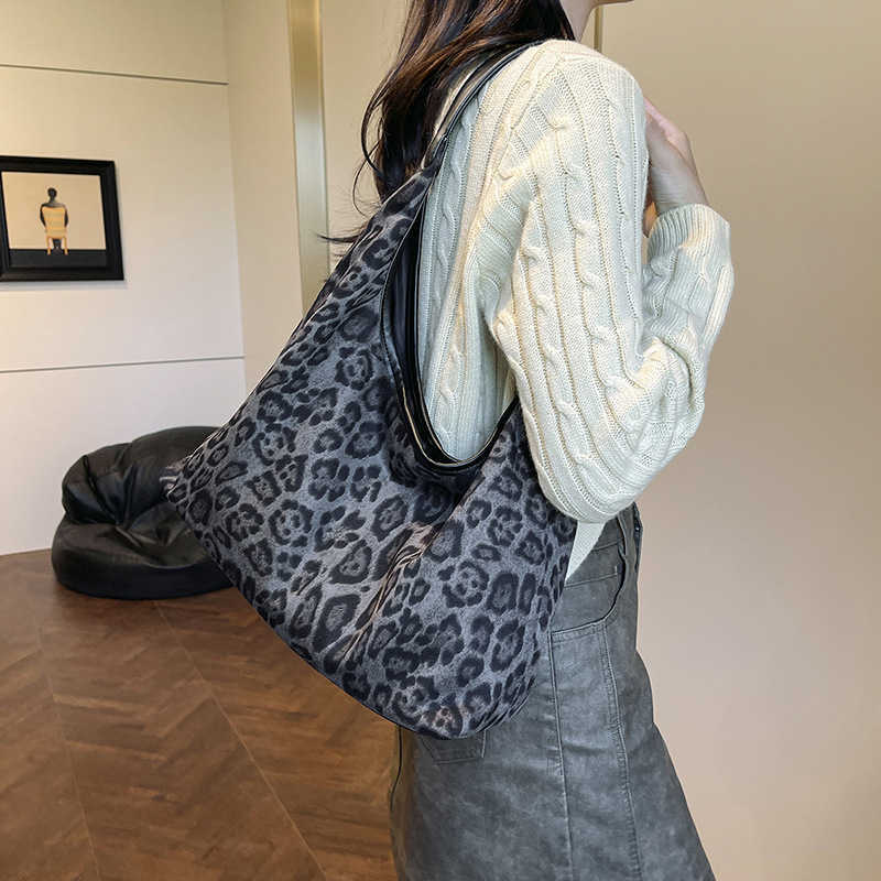 Korean Version Leopard Print Tote Bag For Women 2024 New Fashionable And Versatile Shoulder Simple And Large Capacity Handbag 241108