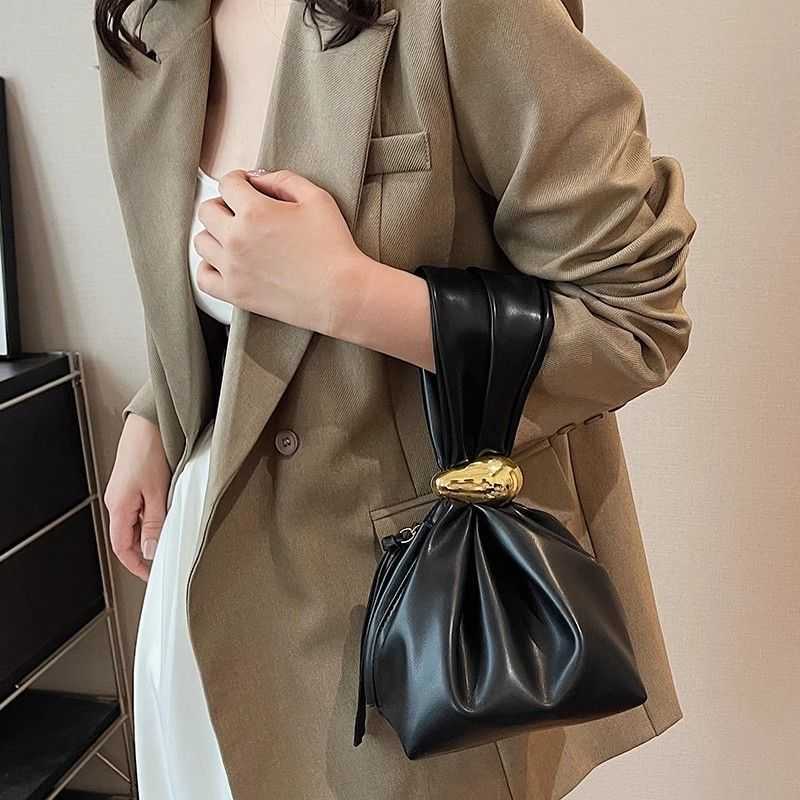 High Quality Hand Bags Niche and Peculiar Small Shoulder Bags for Women Pleated Mini Bucket Bag Lady Luxury Handbags 241108