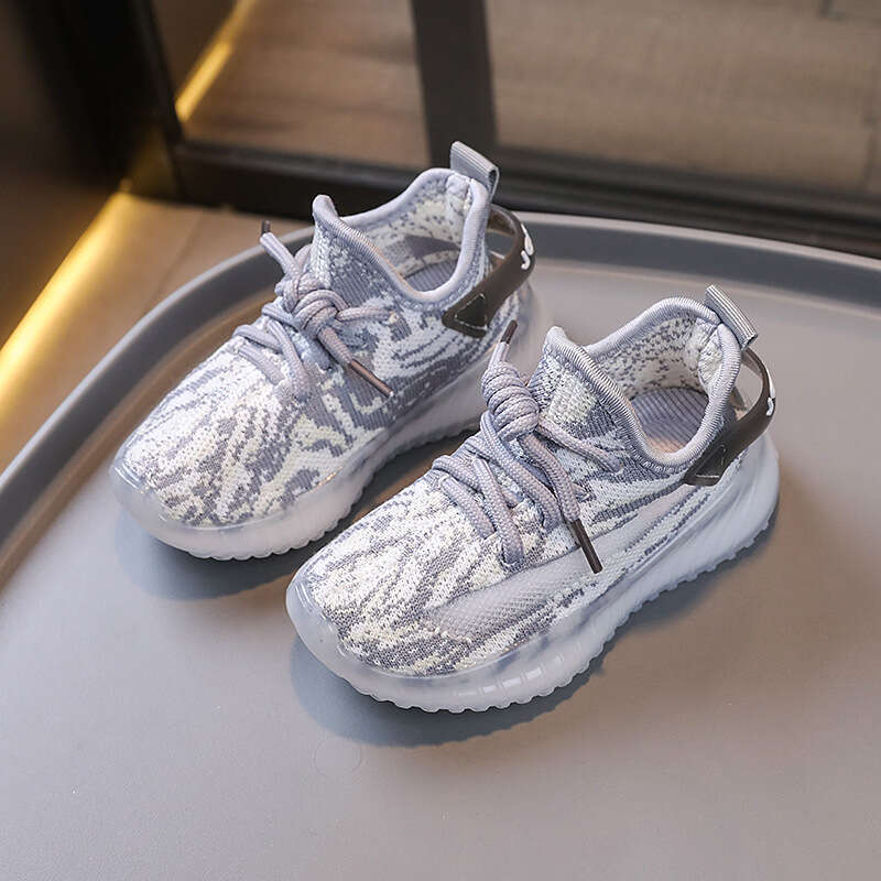 Children's Coconut 2024 Spring and Autumn Style Boys' Breathable Flyknit Mesh Women's Super Light Popcorn Sole Sports Shoes .