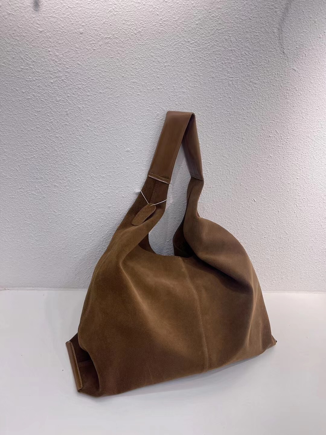 Classic Large Capacity Winter Nubuck Travel Armpit Tote Grey Suede Cow Leather Women Handbag Big Designer Bag Zipper Style BagVoyage