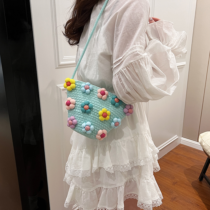 Sweet Flower Woven Bucket Bag Fashion Beach Bag Summer Shoulder Bag with Zipper for Women and Girls