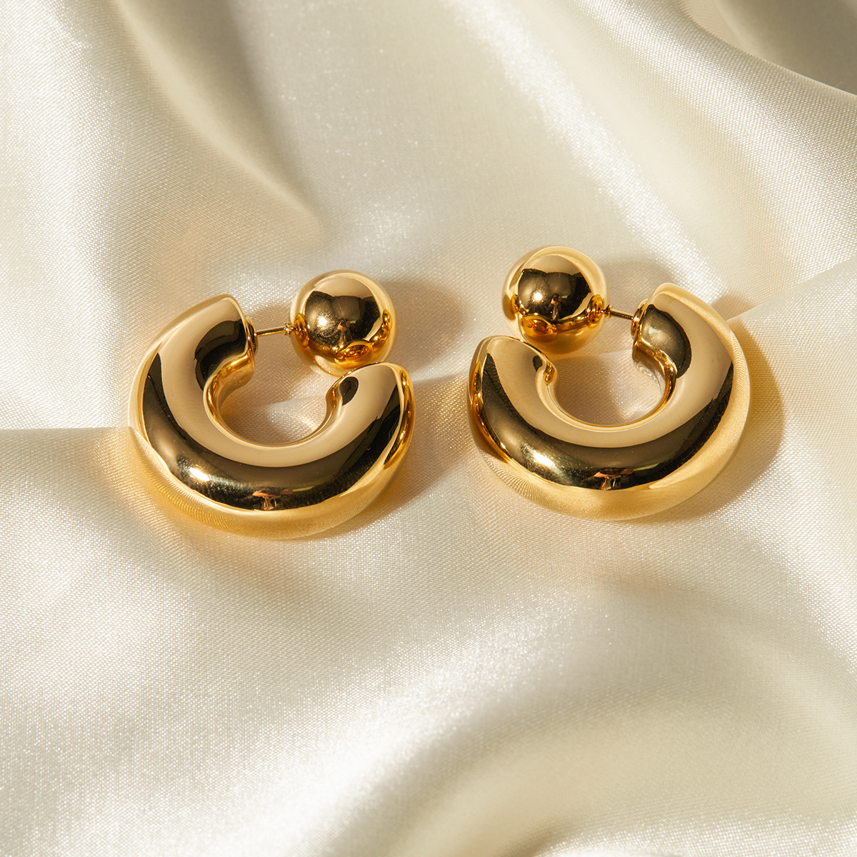 18k Gold-plated Fashionable Earrings for Women Exaggerated Female Personality Round Stainless Steel Earrings Factory Wholesale