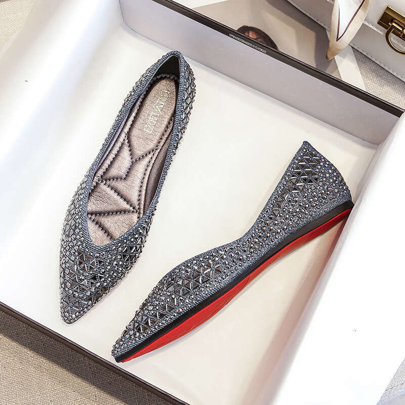 famous brand rivets flats women pointed toe glitter beading ballerian shoes shallow mouth sequined cloth moccasins plus size