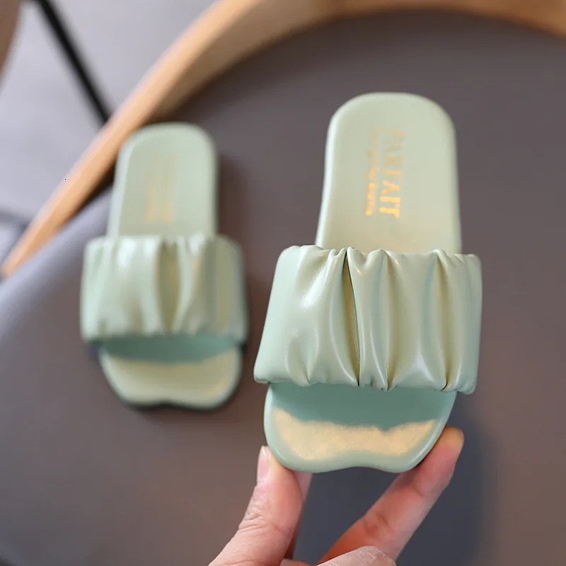 Girls Summer Slippers Beach Slides Kids Half Sandals Pleated Ruffles Princess Sweet Slippers for Bath Swimming Indoor Outdoor 240407