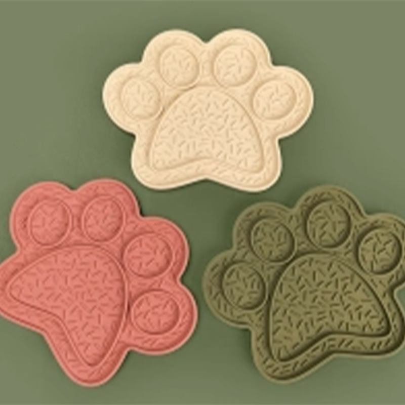 Entertaining Cat Design Self-Feeding Puzzle Plate for Dogs Featuring an Easy Attachment System
