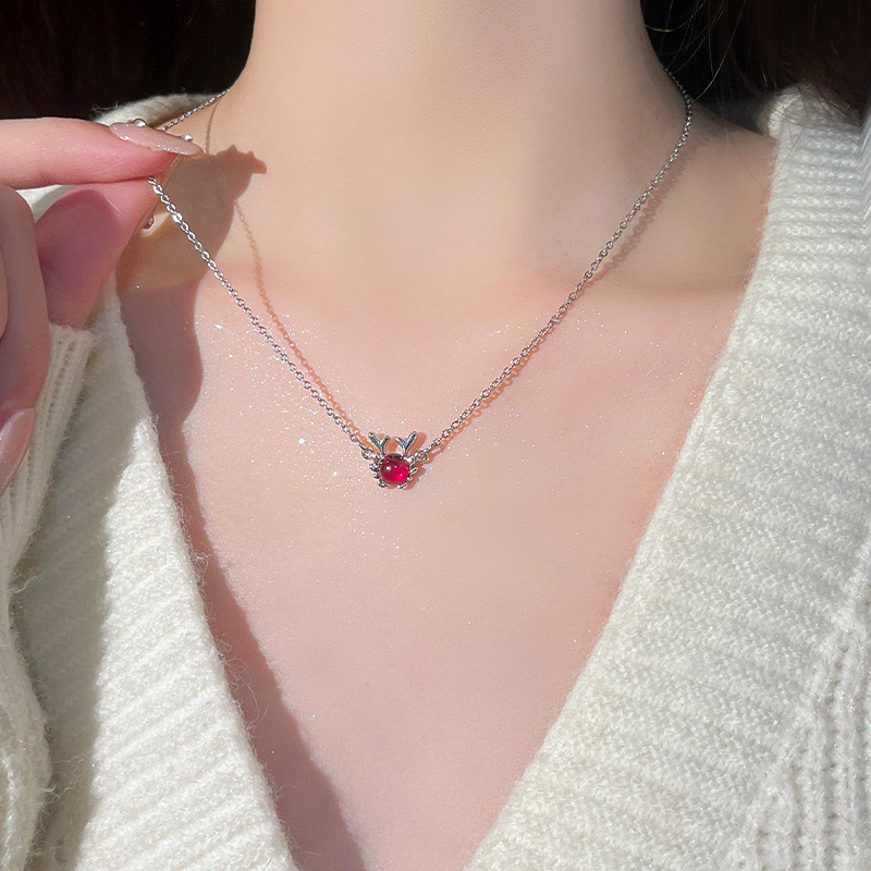 Women's Light Luxury Christmas Deer Head Pendant Necklace with Unique Design