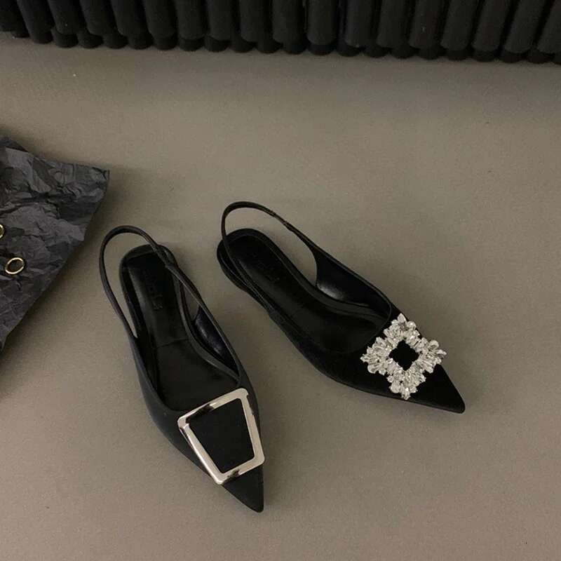 Summer Designer Style Women Shoes Fashion Rhie Slip on Flats Heels Ladies Pointed Toe Elegant Sgback Sandals