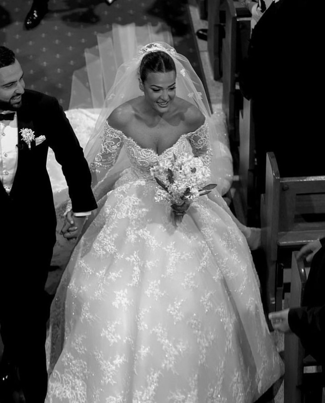 Boho Ball Gown Wedding Dress For Bride Off Shoulder Fulllace Wedding Dresses Long Sleeves Ruffle Robe De Mariage Lacefull Bridal Gowns 0515