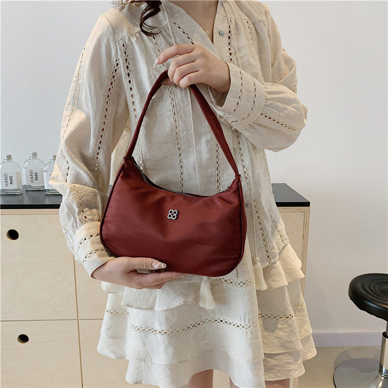 Women Fashion Shoulder Bag Zip Closure Simple Underarm Bag Simple Tote Handbag Elegant Shoulder Purse Party Vacation Bag