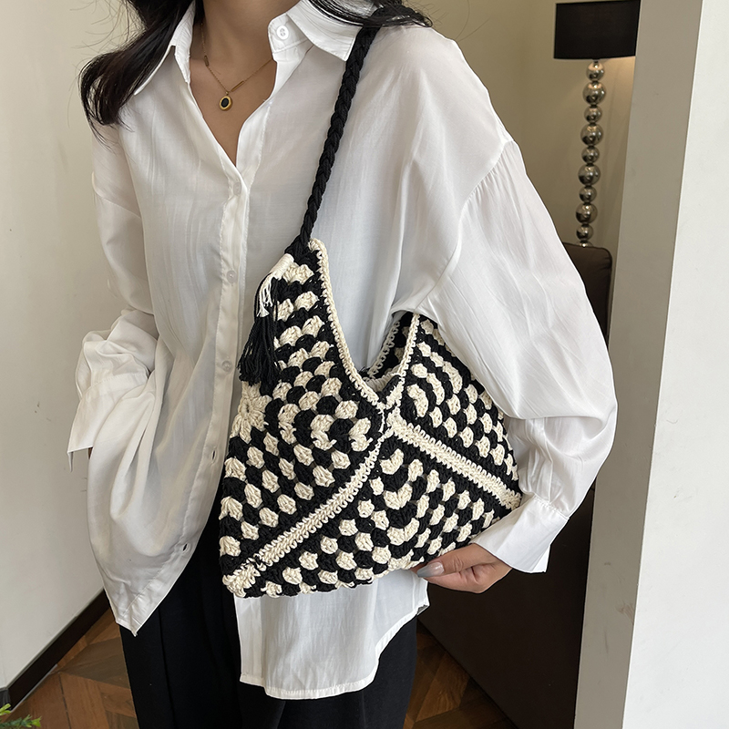 Women Weaving Shoulder Bag Large Capacity Beach Tote Bag Contrast Color Aesthetic Shoulder Bag Female Outdoor Bag