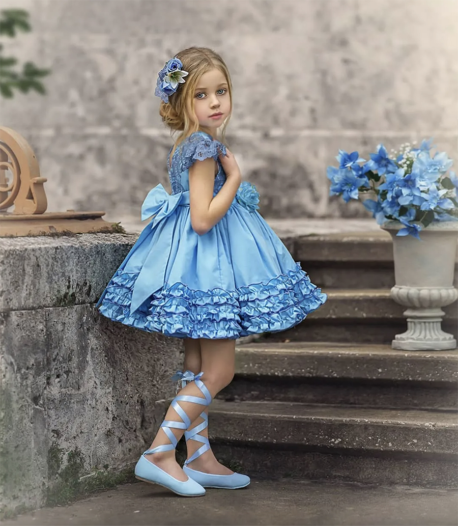 Lace Backless Short wer Girl Dresses Ruffled For Wedding Pageant Gowns Satin Knee Length First Communion Dress