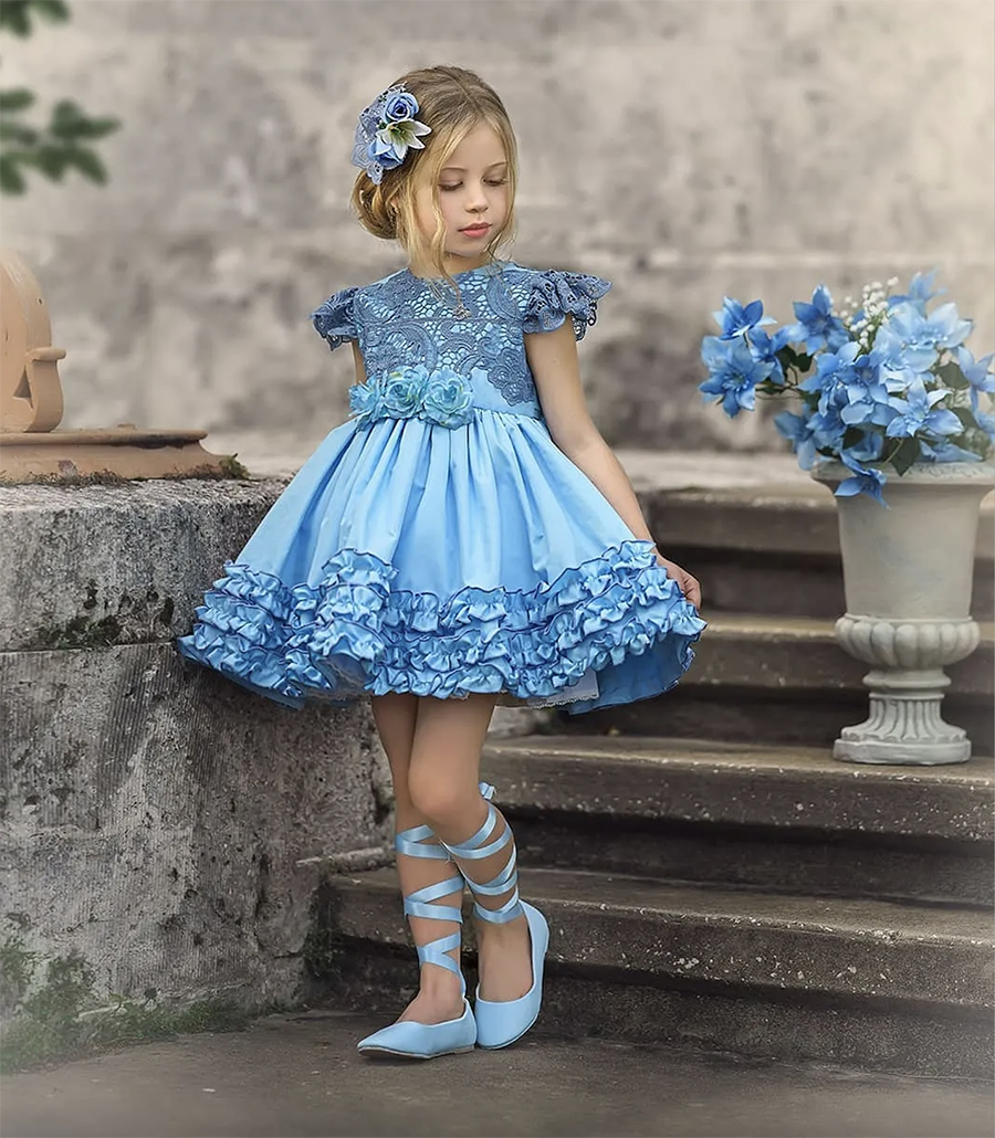 Lace Backless Short wer Girl Dresses Ruffled For Wedding Pageant Gowns Satin Knee Length First Communion Dress