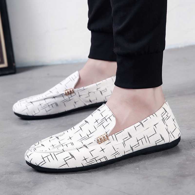 Spring and Autumn New Bean Shoes Mens Korean Trendy Lazy Shoes Mens One Step Casual Shoes Mens Breathable Cloth Shoes Men