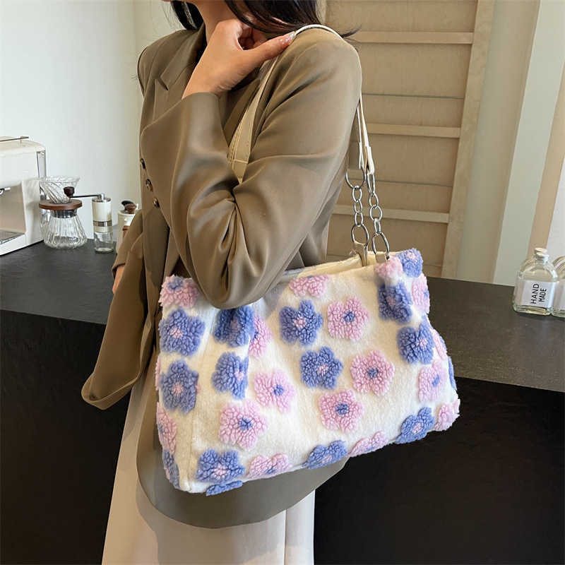 New Large Capacity Hairy Bag Fashionable Simple And Versatile Shoulder Women Bag Lamb Hair Flower Tote Bag For Women 241108