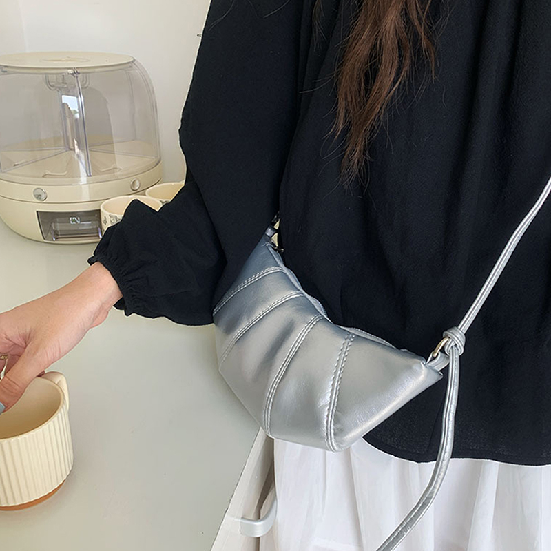 2024 Original Versatile Summer, Simple Dumpling Bag, Fashionable Shoulder Bag, Crossbody Bag Ox Horn Bun Women's Bag