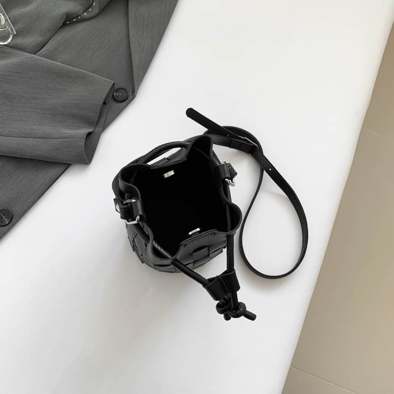 Shoulder Bag PU Leather Drawstring Crossbody Bag for Women Adjustable Strap Hobo Bag Solid Satchel Purse Travel Bag