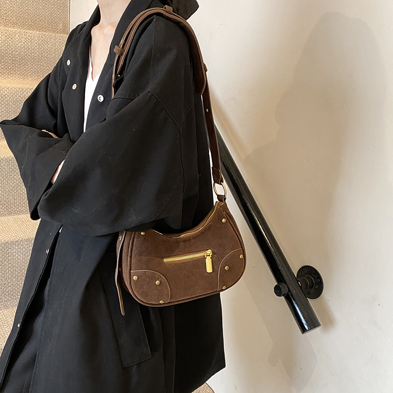 Women Frosted Dumpling Crossbody Bag Adjustable Strap Punk Rivet Sling Bag Vintage Shoulder Bag Girls Outdoor Daily Bag