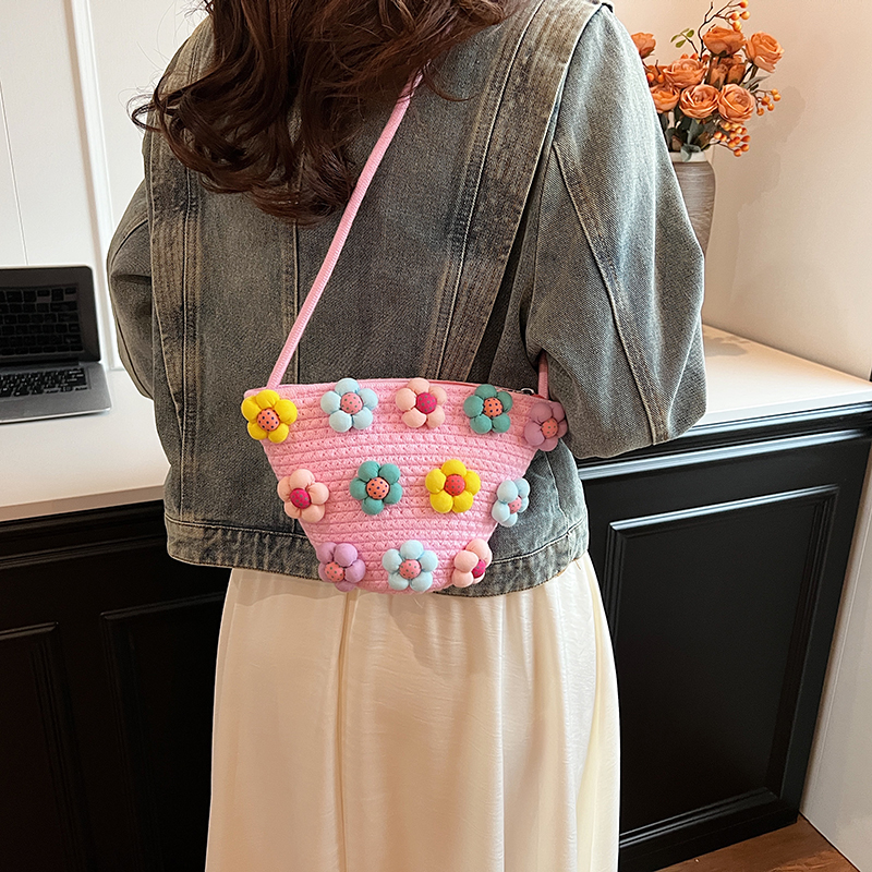 Sweet Flower Woven Bucket Bag Fashion Beach Bag Summer Shoulder Bag with Zipper for Women and Girls
