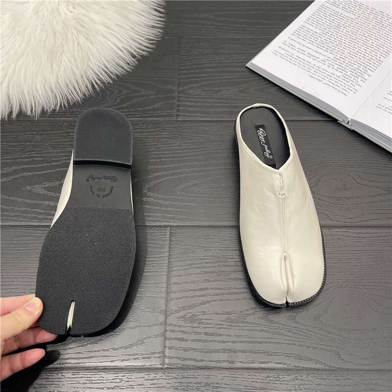 New Fashion Tabi Ninja Flats Leather Split Toe Flat Shoes Woman Cozy Loafers Female Casual Low Heels Ladies Muller Shoes