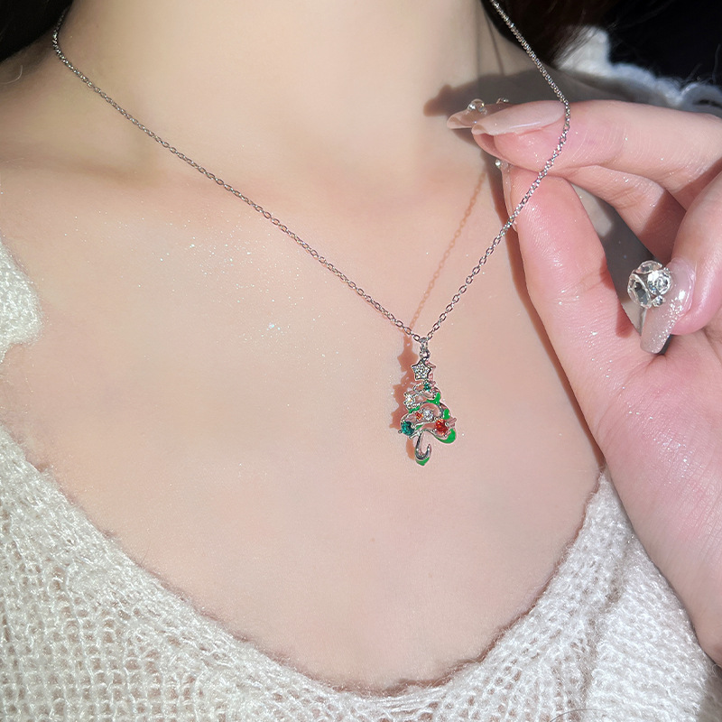 Elegant Women's Christmas Star Necklace Featuring Sparkling Zircon Stones