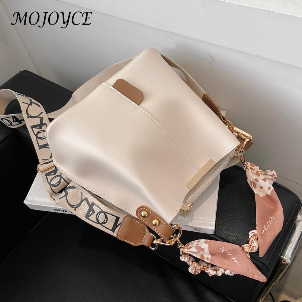 Trendy Luxury Chain Bucket Bag for Women in PU Leather Large Capacity Fashionable Crossbody Bag with Wide Strap